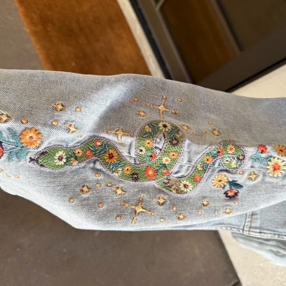 DRIFTWOOD Light Blue Hallucination Barbara barrel Embroidered  Jeans - Picture 11 of 16